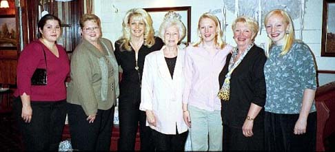 Nikki, Aunt Sandy, Val, Grandma Ellie, Jess, Jo, and Kate